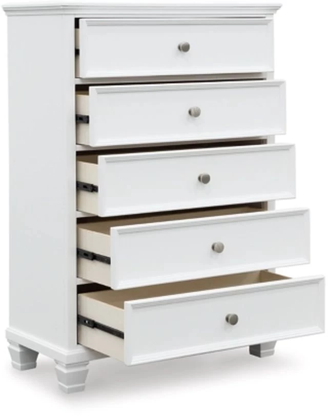 Signature Design By Ashley® Fortman White Chest Of Drawers 6 Signature Design By Ashley® Fortman White Chest Of Drawers - Image 4